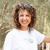 אילה טננבאום מדריכה מוסמכת לרפואת יער