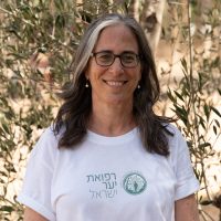 עינת בן יהודה מדריכה מוסמכת רפואת יער